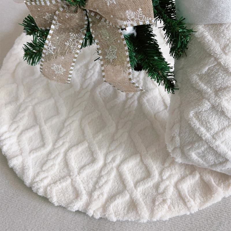 White Woven Pattern Tree Skirt - image 6